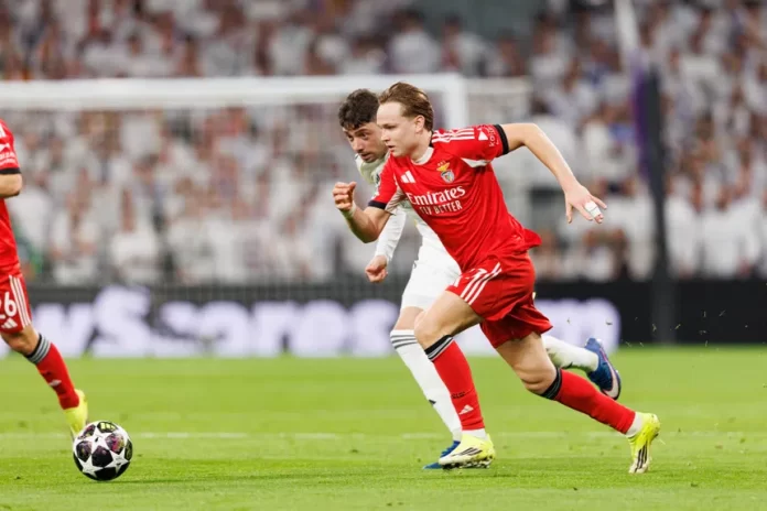 Jogadores do Benfica em jogo contra o Real Madrid