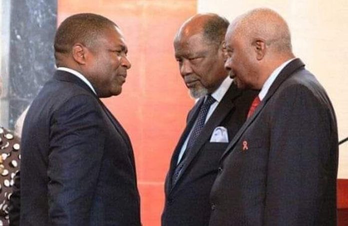 Antigos Presidentes de Moçambique durante evento oficial