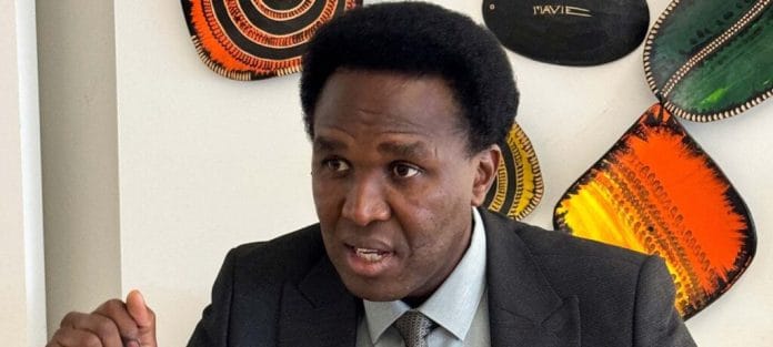 Venâncio Mondlane durante chegada a Quelimane